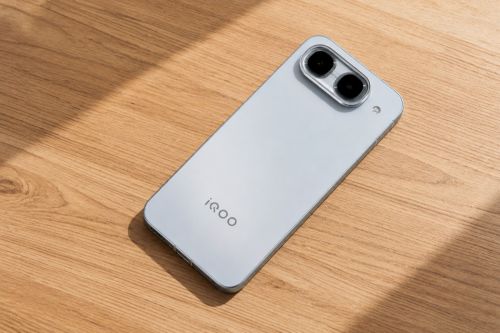 iQOO підтвердила 2K-екран Neo 11 Ultra з дебютним матеріалом F2