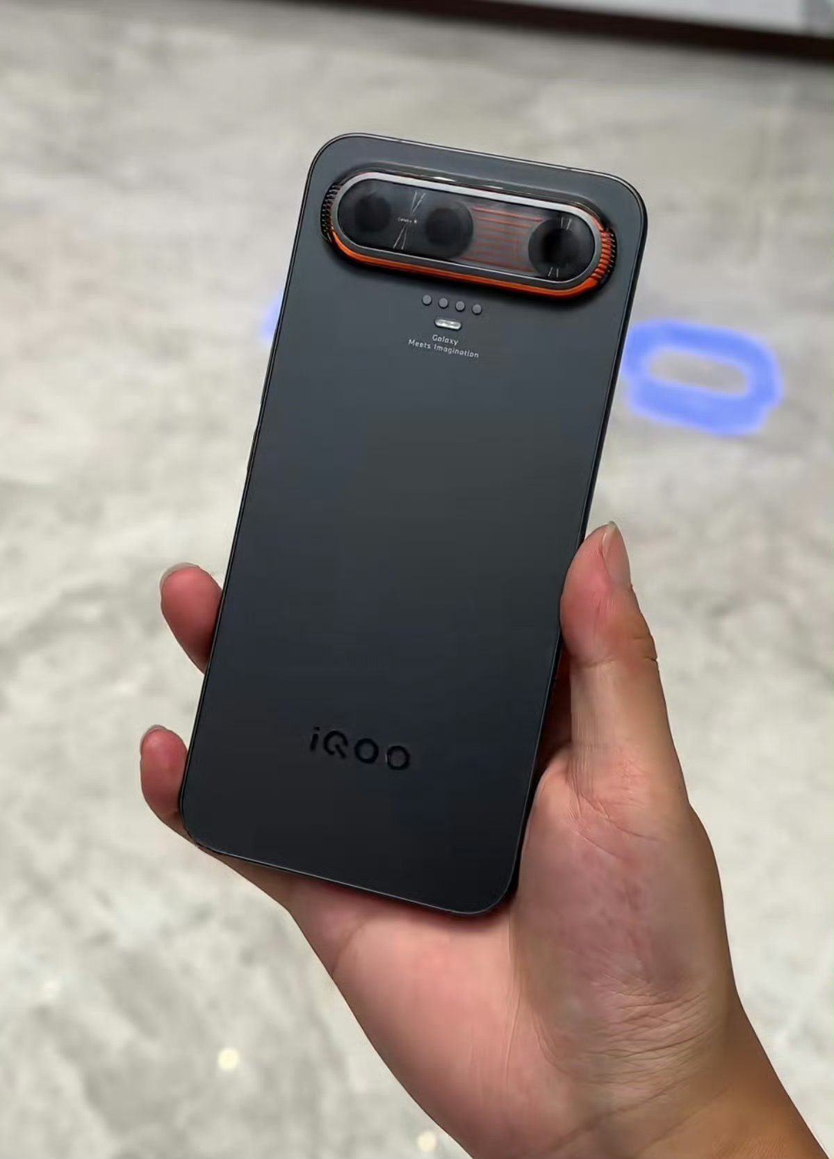 iQOO показала концептуальний смартфон iQOO X із Snapdragon 8 Elite Gen 10 Pro та акумулятором на 15 000 мАг — photo 2